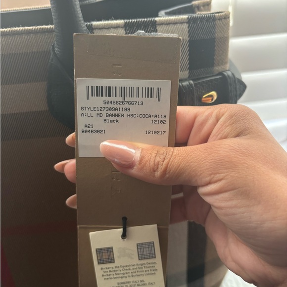 Brand New Burberry Purse - Picture 7 of 10